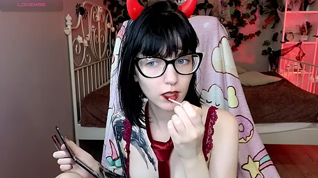 HazelTompson online show from 10-29-25, 08:32