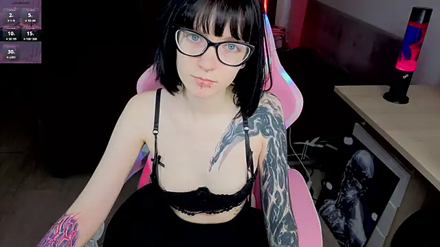 Snapshot of HazelTompson chatting on 04-10-26, 12:21 HazelTompson online show from 04-10-26, 12:21
