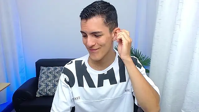 Snapshot of Matiius18 chatting on 10-07-25, 01:52 Matiius18 online show from 10-07-25, 01:52