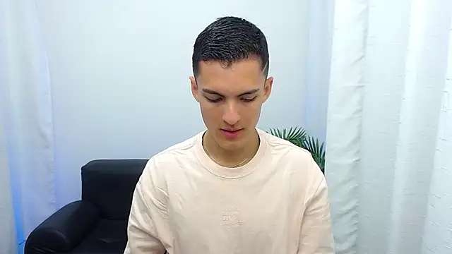 Snapshot of Matiius18 chatting on 10-09-25, 01:31 Matiius18 online show from 10-09-25, 01:31