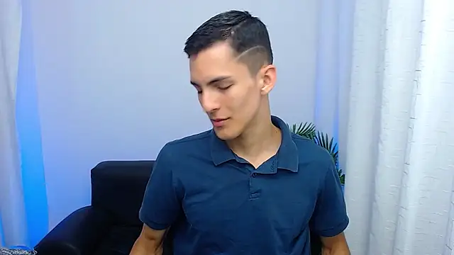 Snapshot of Matiius18 chatting on 10-16-25, 01:45 Matiius18 online show from 10-16-25, 01:45