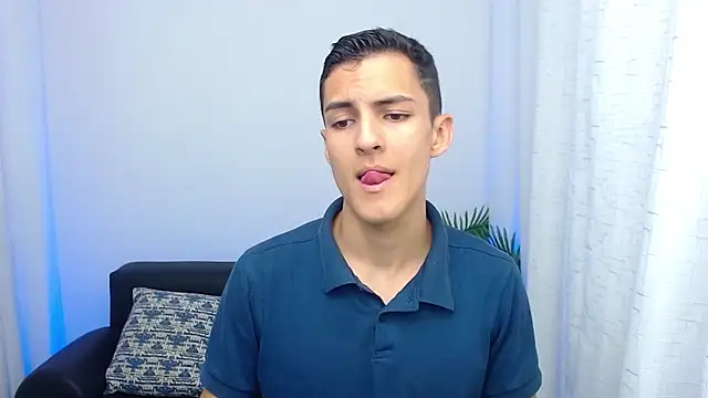 Snapshot of Matiius18 chatting on 10-21-25, 01:56 Matiius18 online show from 10-21-25, 01:56