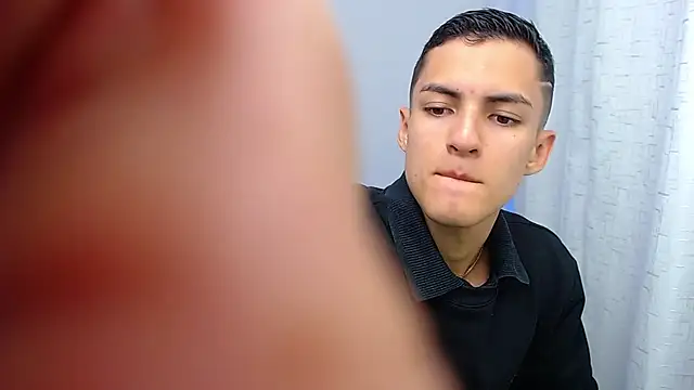 Snapshot of Matiius18 chatting on 10-22-25, 01:55 Matiius18 online show from 10-22-25, 01:55