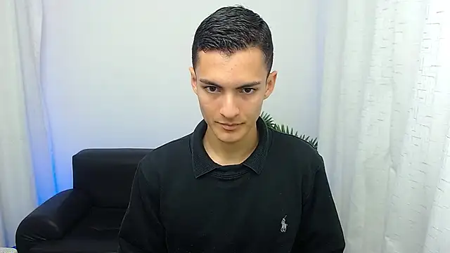 Snapshot of Matiius18 chatting on 11-14-25, 01:32 Matiius18 online show from 11-14-25, 01:32