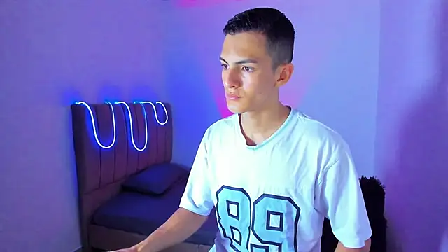 Matiius18 online show from 06-26-26, 03:05