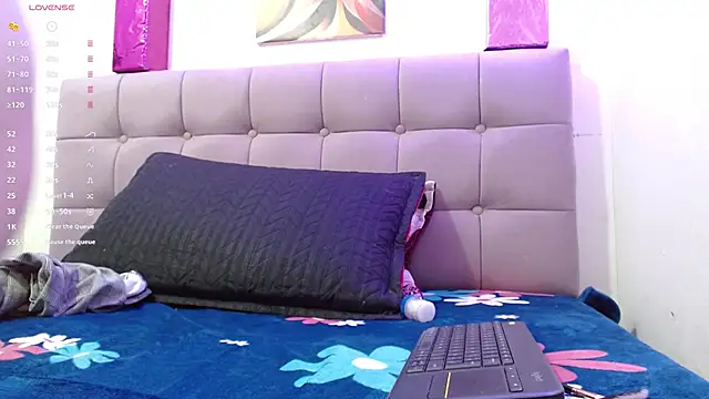 Snapshot of Lola_wish1 chatting on 11-28-25, 04:15 Lola wish1 online show from 11-28-25, 04:15