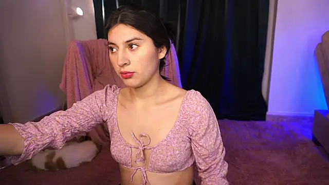 Snapshot of Auralea chatting on 09-11-25, 03:28 Auralea online show from 09-11-25, 03:28