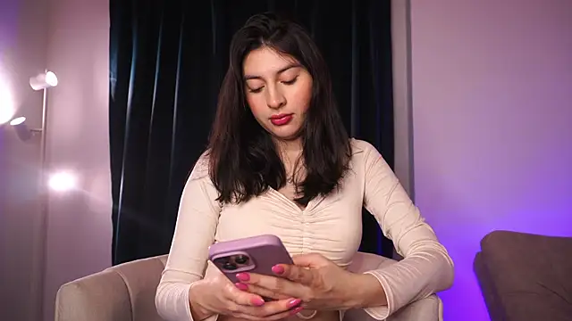 Snapshot of Auralea chatting on 10-03-25, 10:51 Auralea online show from 10-03-25, 10:51