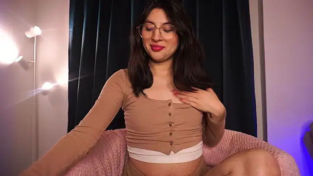 Snapshot of Auralea chatting on 10-20-25, 03:40 Auralea online show from 10-20-25, 03:40