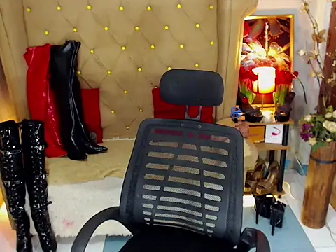 Snapshot of UrQueenDomCumTS chatting on 05-16-26, 02:19 UrQueenDomCumTS online show from 05-16-26, 02:19