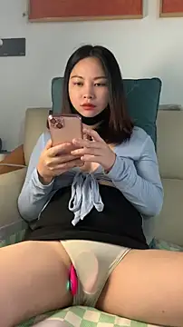 Snapshot of zhizhinaigai chatting on 04-30-26, 03:35 zhizhinaigai online show from 04-30-26, 03:35