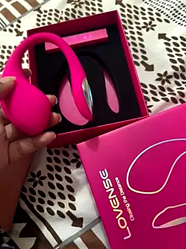 Snapshot of Neha18 chatting on 09-15-25, 07:52 Neha18 online show from 09-15-25, 07:52