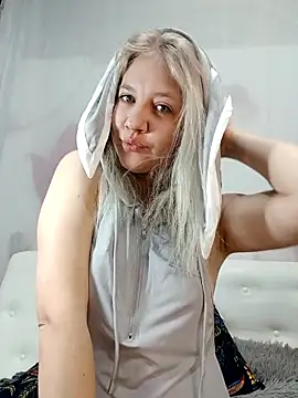 Snapshot of HeronDenni chatting on 03-27-26, 02:28 HeronDenni online show from 03-27-26, 02:28