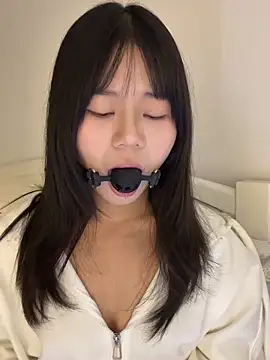 Ella-A9 online show from 10-12-25, 03:22