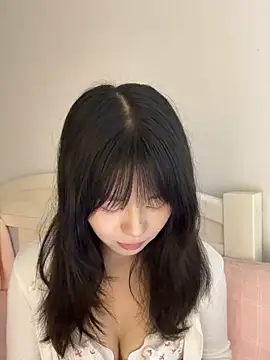 Ella-A9 online show from 10-16-25, 02:40