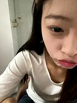 Snapshot of MengMeng0515 chatting on 11-15-25, 08:55 MengMeng0515 online show from 11-15-25, 08:55