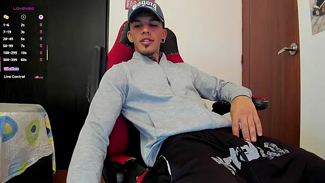 Snapshot of Savajelust chatting on 09-25-25, 02:10 Savajelust online show from 09-25-25, 02:10