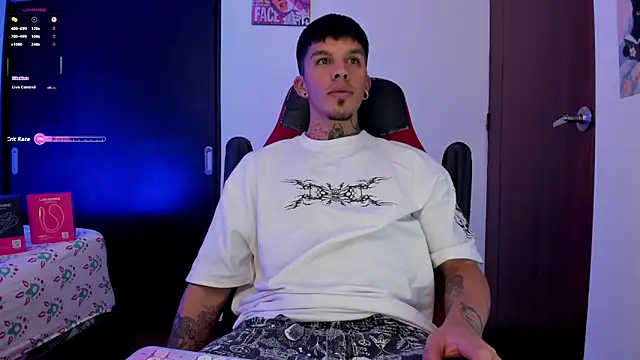 Snapshot of Savajelust chatting on 09-27-25, 10:53 Savajelust online show from 09-27-25, 10:53