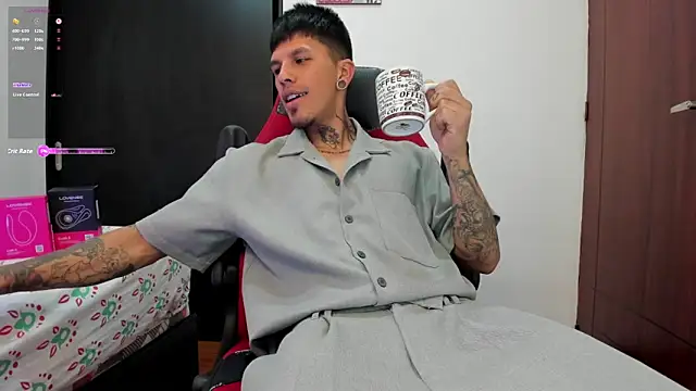 Snapshot of Savajelust chatting on 09-30-25, 12:10 Savajelust online show from 09-30-25, 12:10