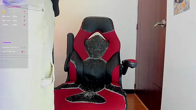 Snapshot of Savajelust chatting on 10-08-25, 10:57 Savajelust online show from 10-08-25, 10:57