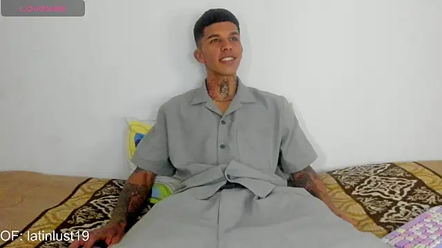 Snapshot of Savajelust chatting on 04-11-26, 05:17 Savajelust online show from 04-11-26, 05:17