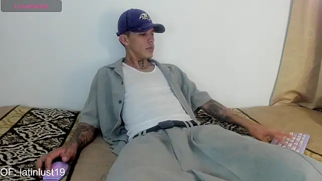 Snapshot of Savajelust chatting on 04-22-26, 05:58 Savajelust online show from 04-22-26, 05:58
