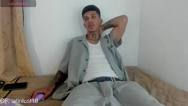Snapshot of Savajelust chatting on 05-21-26, 06:37 Savajelust online show from 05-21-26, 06:37