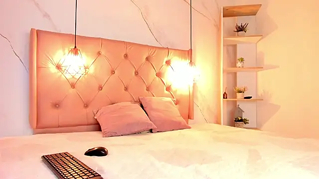 Snapshot of Bellarohs chatting on 09-27-25, 02:00 Bellarohs online show from 09-27-25, 02:00