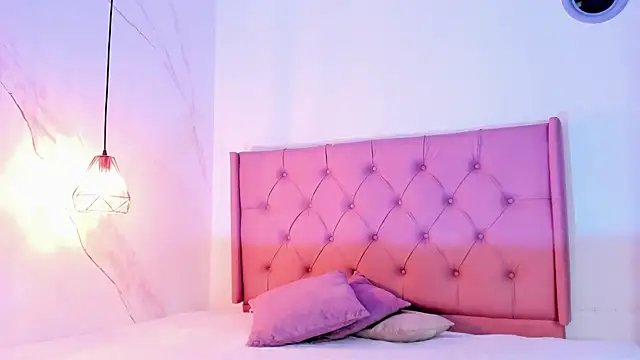 Snapshot of Bellarohs chatting on 11-04-25, 01:54 Bellarohs online show from 11-04-25, 01:54