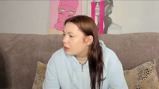 Snapshot of ArielGirl chatting on 10-31-25, 10:27 ArielGirl online show from 10-31-25, 10:27