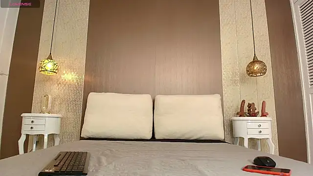 Tiifany Baker online show from 11-18-25, 07:51