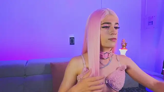 Snapshot of chloe_ember chatting on 12-05-25, 05:27 chloe ember online show from 12-05-25, 05:27