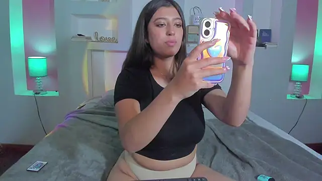 Bella  Lane online show from 10-16-25, 07:37