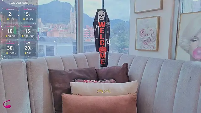 Zoey thompson online show from 10-29-25, 07:26