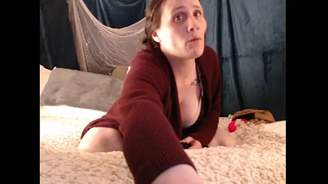 Snapshot of GabbyTate chatting on 10-04-25, 02:09 GabbyTate online show from 10-04-25, 02:09