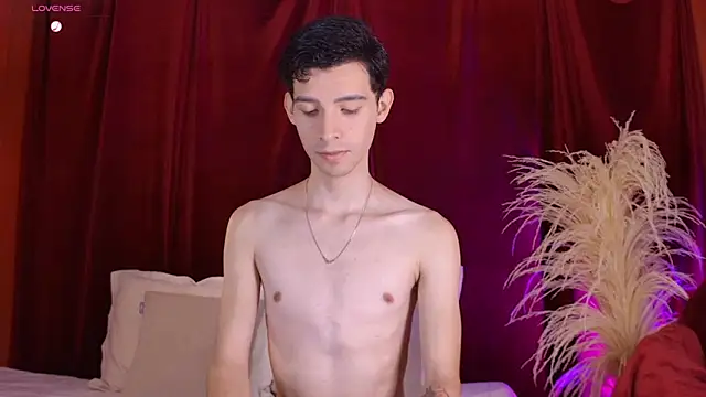 Snapshot of VicenteFerrer chatting on 05-18-26, 02:01 VicenteFerrer online show from 05-18-26, 02:01