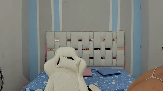 Snapshot of marsmith1 chatting on 11-04-25, 04:44 marsmith1 online show from 11-04-25, 04:44