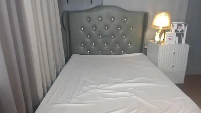 Snapshot of gillian_slay chatting on 10-17-25, 11:35 gillian slay online show from 10-17-25, 11:35