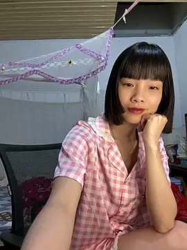 Snapshot of andymi1 chatting on 04-17-26, 01:52 andymi1 online show from 04-17-26, 01:52