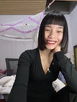 Snapshot of andymi1 chatting on 04-25-26, 02:03 andymi1 online show from 04-25-26, 02:03