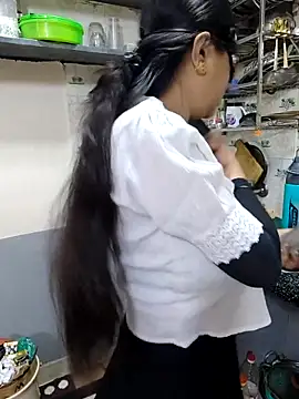 Queen Nightt online show from 10-14-25, 05:30