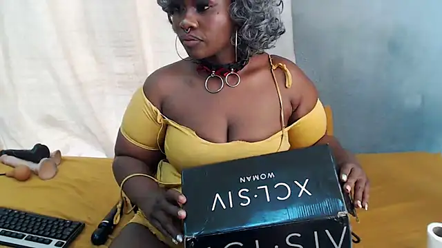 curvydarckcohocolate online show from 05-01-26, 12:10