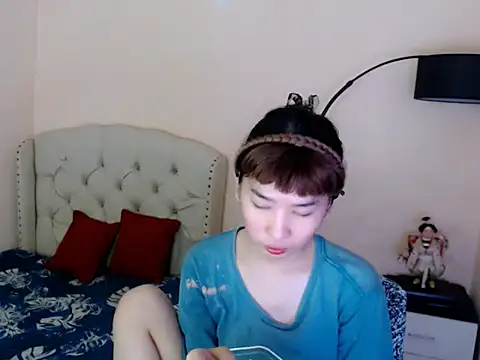 ShantalFoxxy  online show from 05-06-26, 03:46