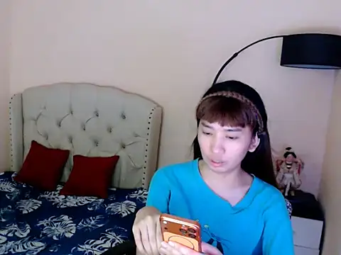 ShantalFoxxy  online show from 06-19-26, 12:37