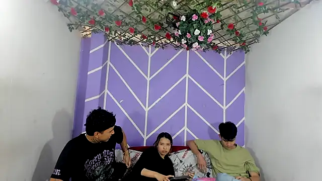 lau and boys18 online show from 10-20-25, 01:11