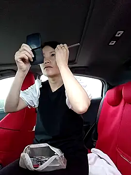 Snapshot of Haili-1 chatting on 10-12-25, 11:04 Haili-1 online show from 10-12-25, 11:04