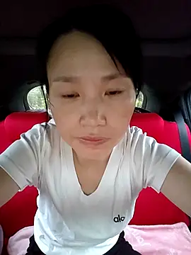 Snapshot of Haili-1 chatting on 10-13-25, 10:43 Haili-1 online show from 10-13-25, 10:43