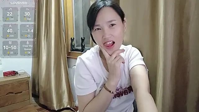 Snapshot of Haili-1 chatting on 10-15-25, 02:06 Haili-1 online show from 10-15-25, 02:06