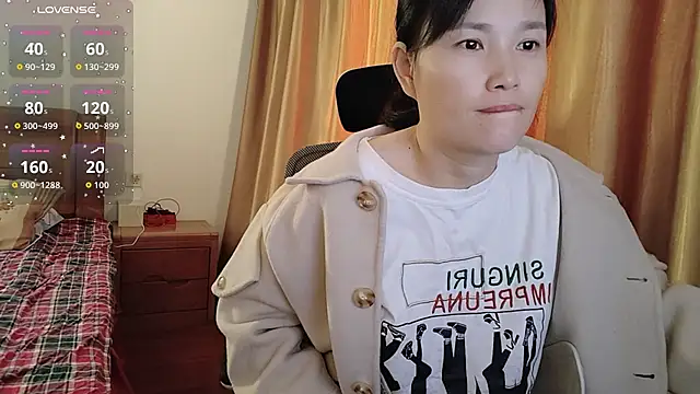 Snapshot of Haili-1 chatting on 10-24-25, 11:01 Haili-1 online show from 10-24-25, 11:01