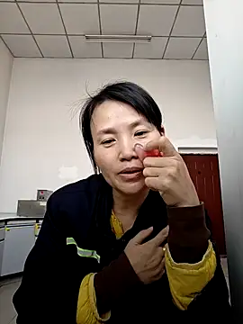 Snapshot of Haili-1 chatting on 10-28-25, 02:48 Haili-1 online show from 10-28-25, 02:48